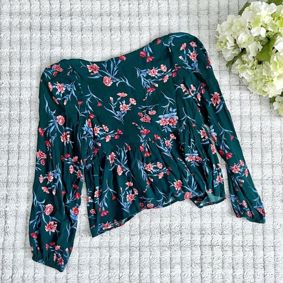 American Eagle Green Floral Front Tie Blouse - Picture 3 of 5